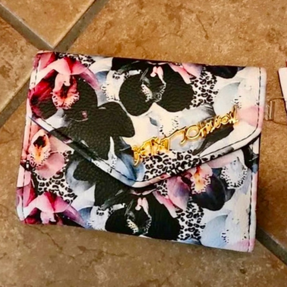 Betsey Johnson Floral Small Women's Wallet (NWOT)